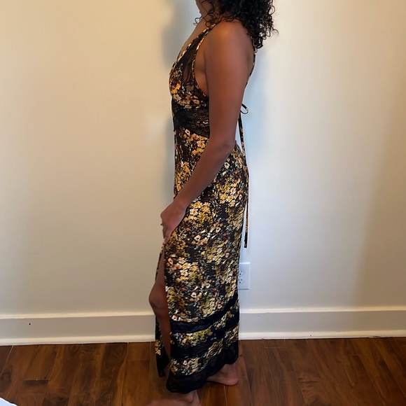 Urban outfitters Lexi Lace Floral Midi Dress - Picture 3 of 7